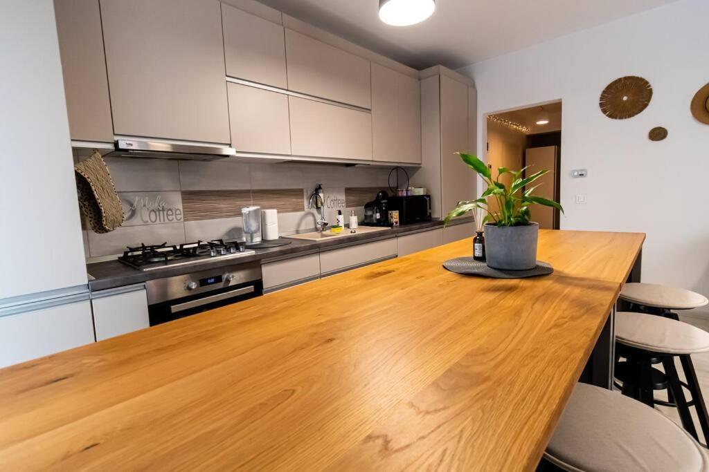 Arte - 2 Bedroom Apartment Near Coresi Mall With Free Parking Брашов Экстерьер фото