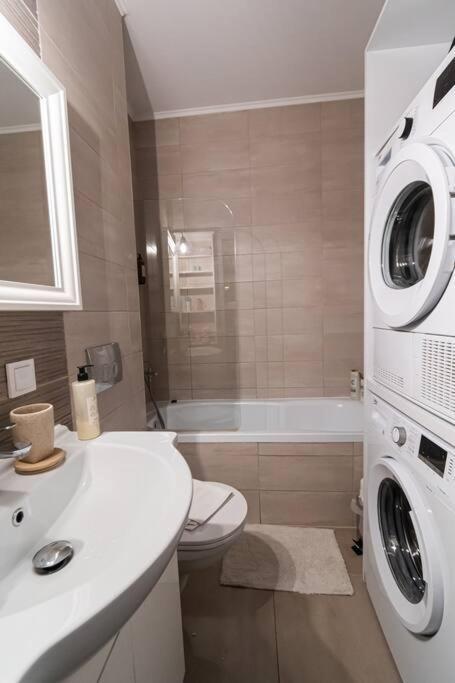 Arte - 2 Bedroom Apartment Near Coresi Mall With Free Parking Брашов Экстерьер фото